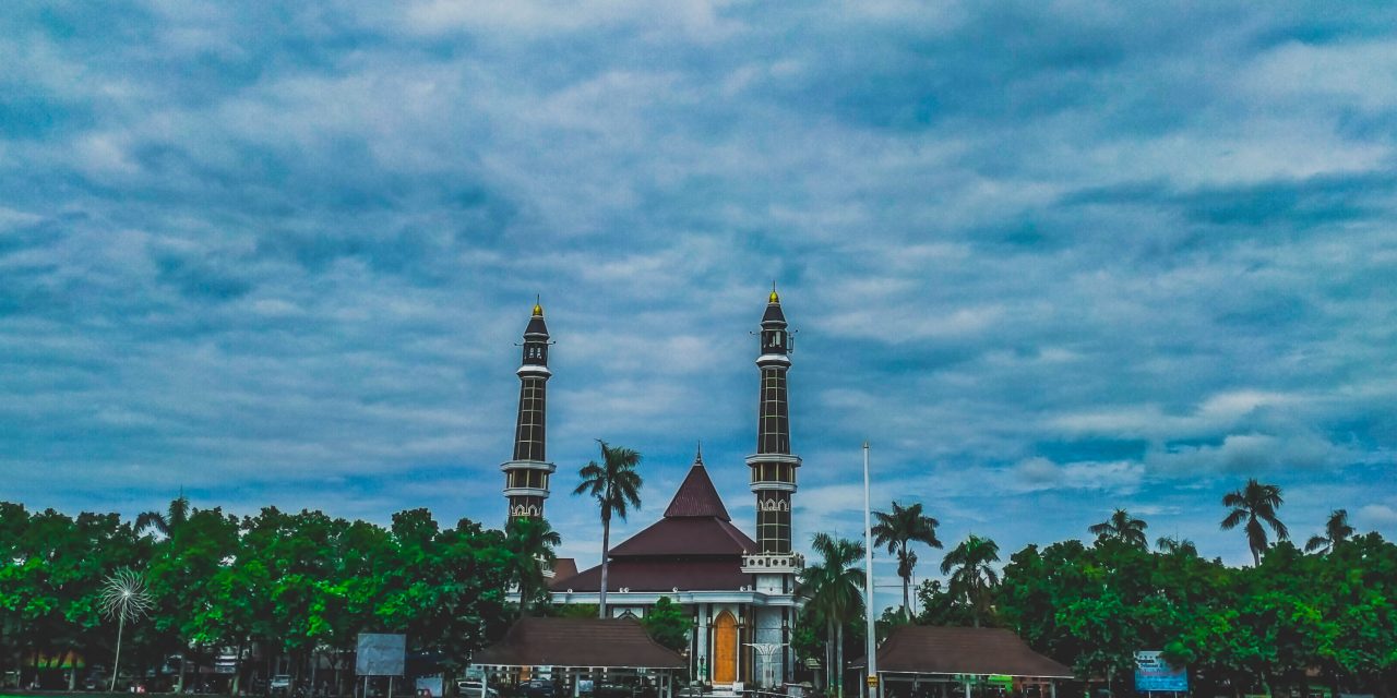 Pesona Alun-Alun Kota Jombang | SAINT-Sarana Informasi dan Teknologi